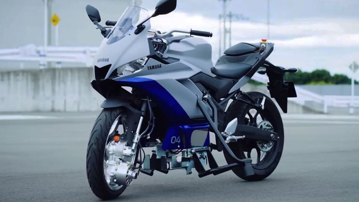 Yamaha inventa la moto que no se cae en parado