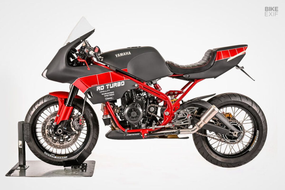 Moto de ensueño: Homenaje a la Yamaha RD350 con motor R3 turbo