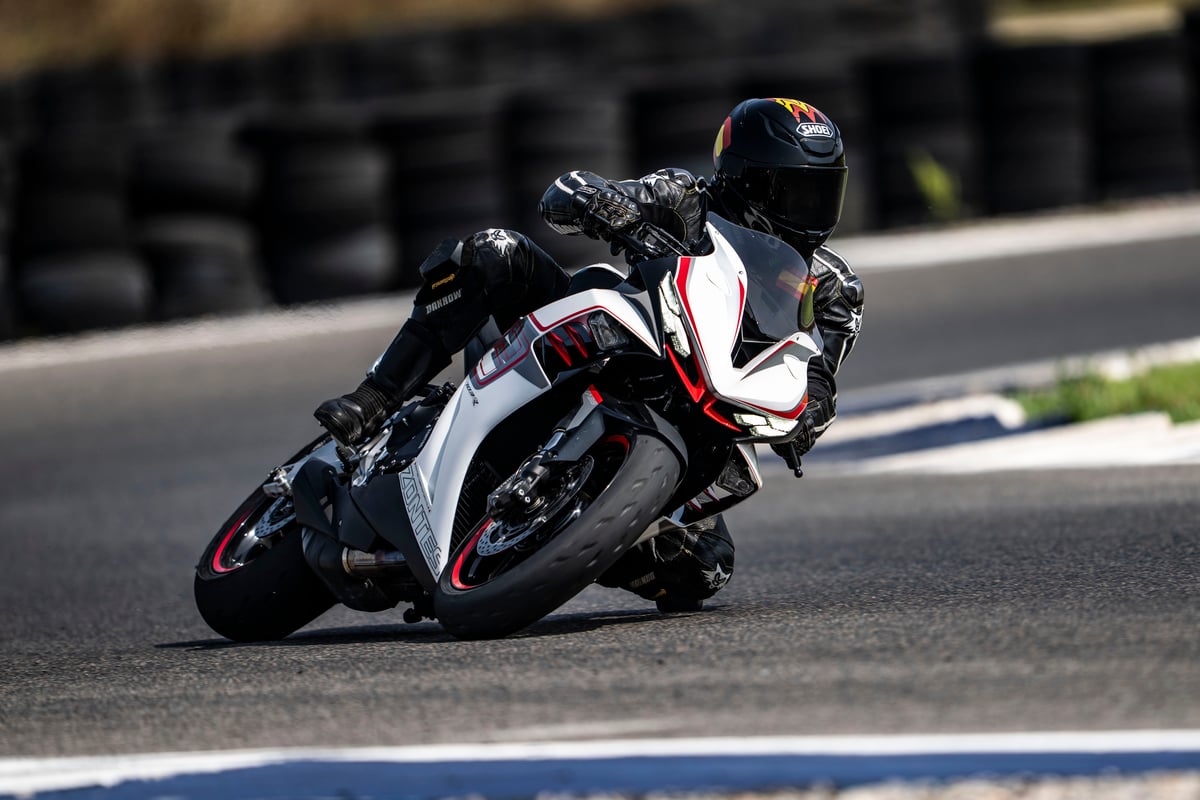 Prueba Zontes 703 RR: tricilíndrica deportiva de 95 CV por 7688 euros Prueba Zontes 703 RR: tricilíndrica deportiva de 95 CV por 7688 euros