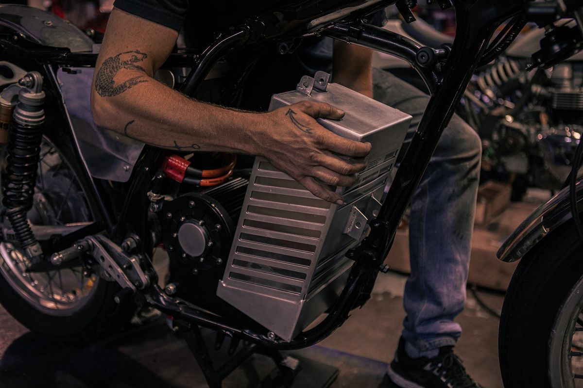 Deus SR-E: las motos eléctricas llegan a las preparaciones
