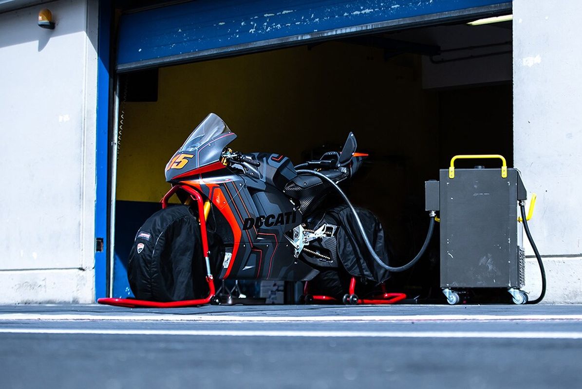 La Ducati eléctrica deportiva para MotoE, en acción