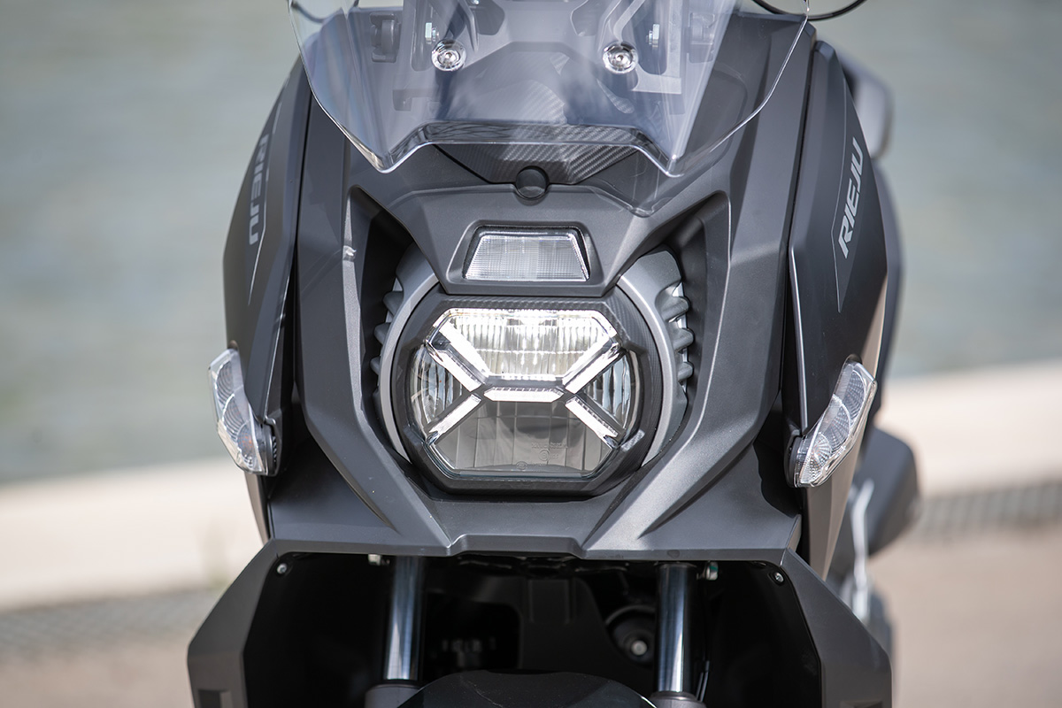 Rieju X-Over 357: Iluminación full LED