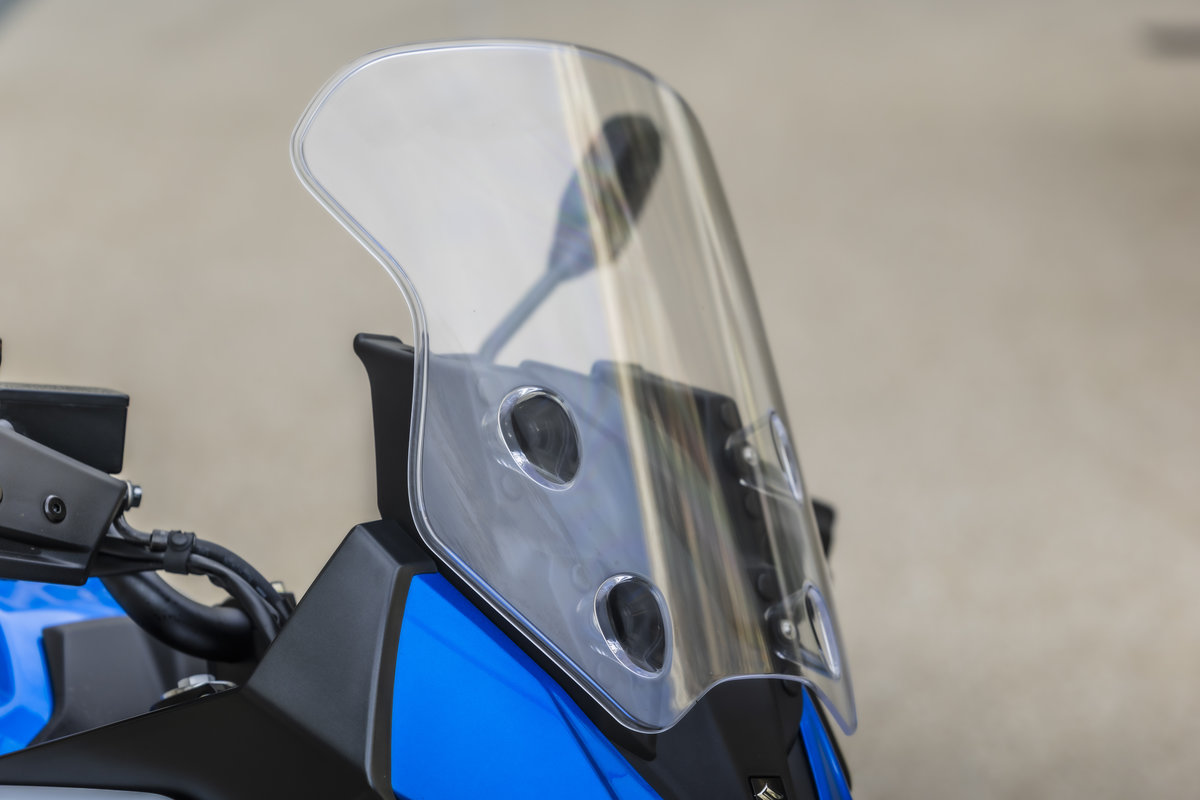 Prueba Suzuki SV-7 GX: crossover A2 con motor V2 icónico y precio ajustado