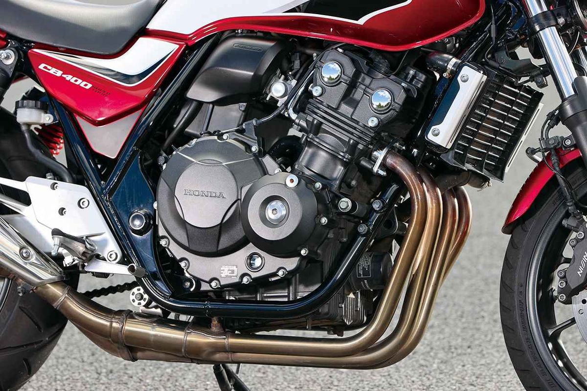 Honda CB400 Super Four: ¡Moto del año en Japón!