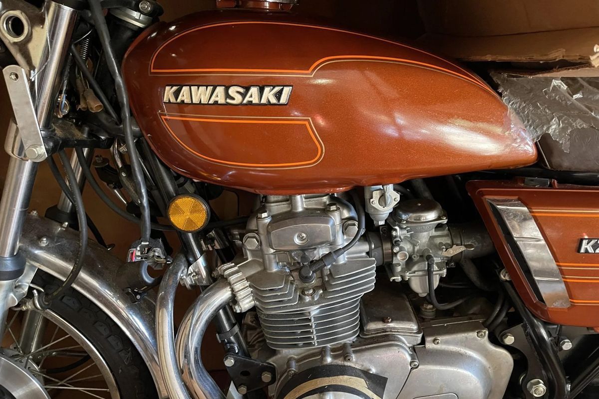 Moto de ensueño: Kawasaki KZ400 de 1977 ¡en la caja!