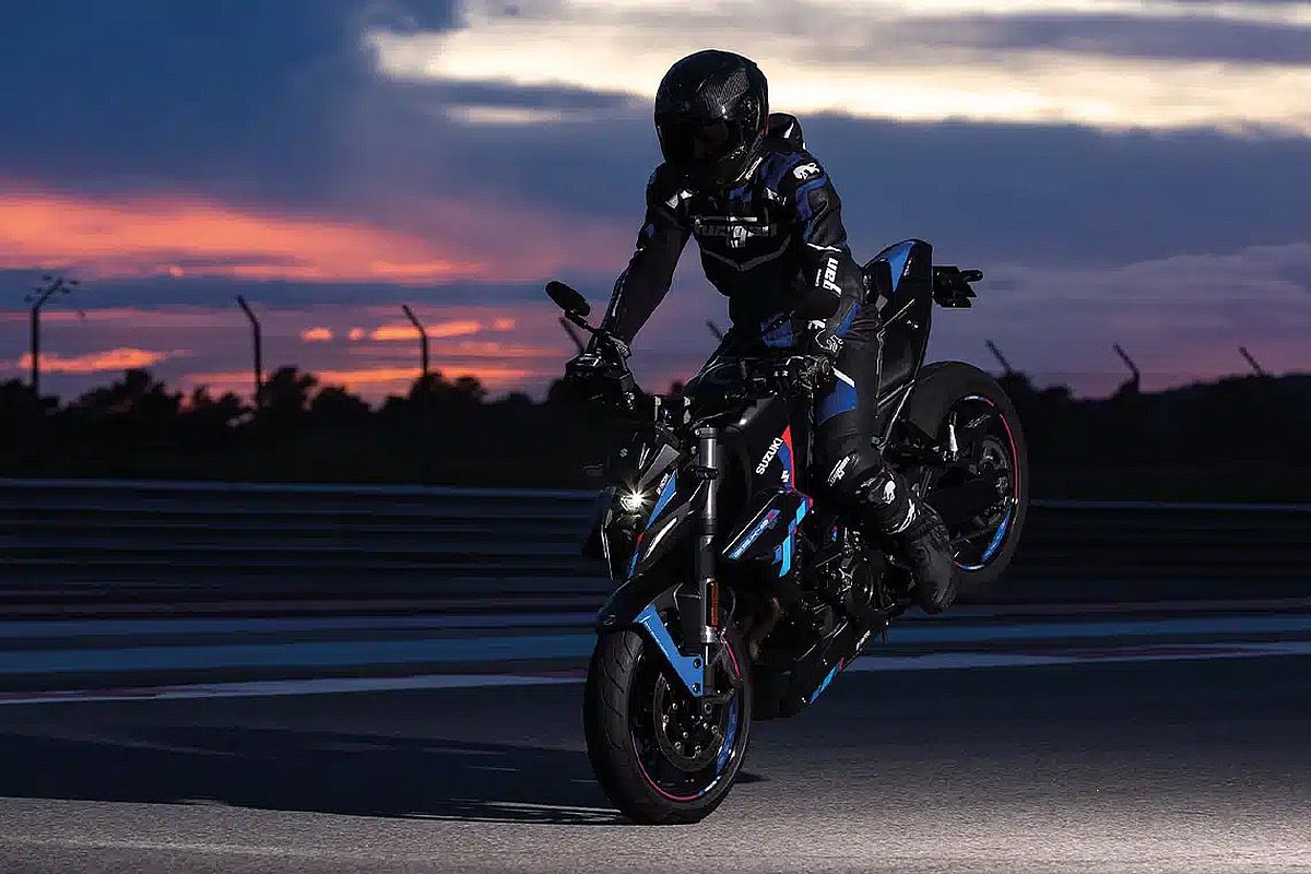 Suzuki GSX-8S Team Suzuki: decoración de carreras