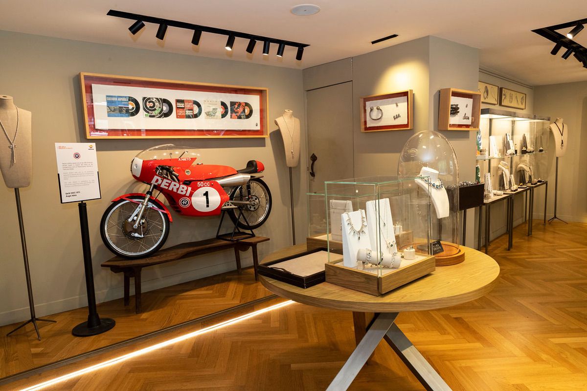La moto de Angel Nieto en la exposición de 50 años de victorias Repsol