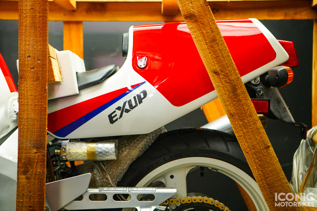 Ensueño: Yamaha FZR750R OW-01 de 1990, ¡a estrenar!