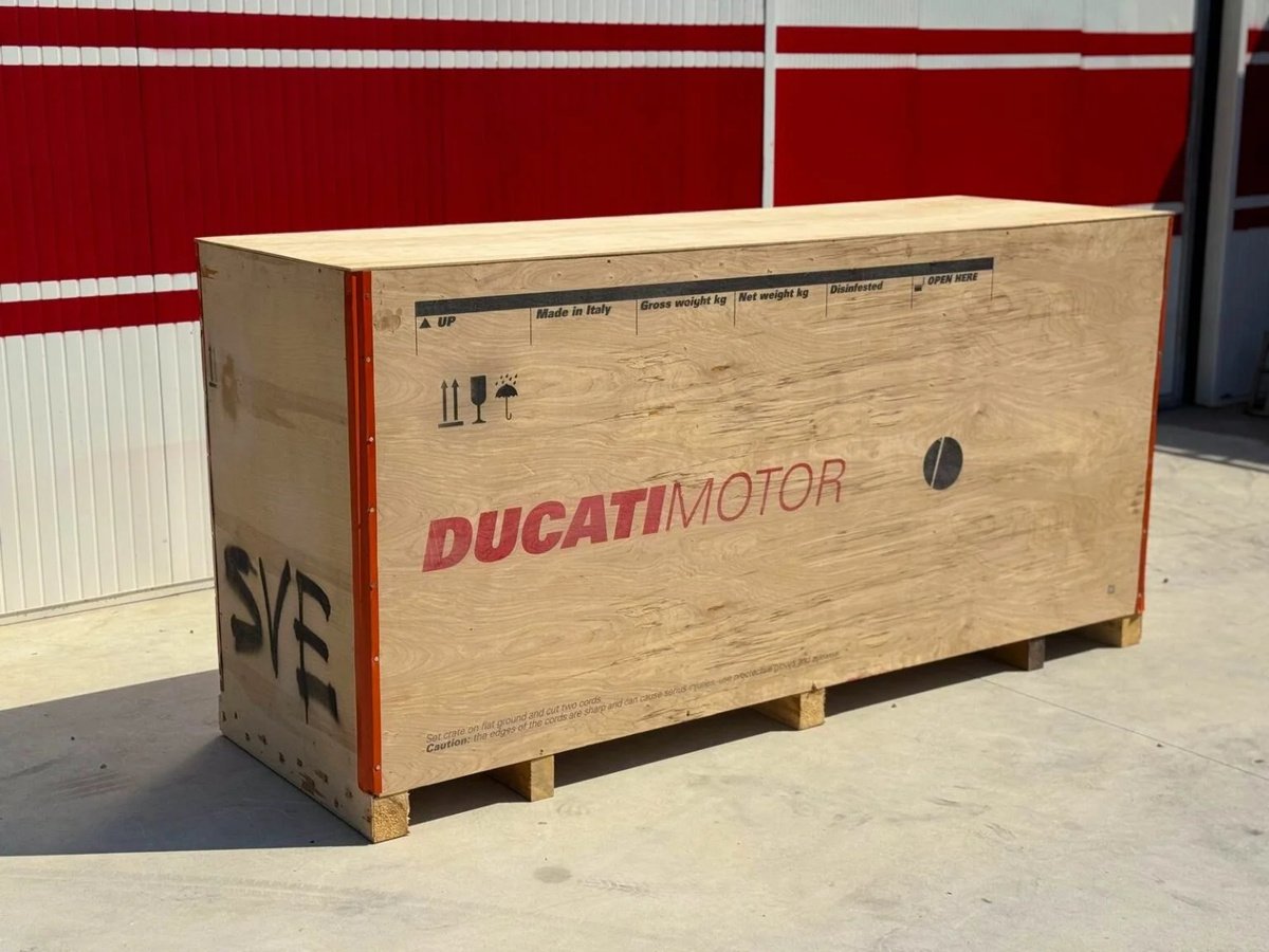 Moto de ensueño: Ducati 996 SPS ¡en la caja!