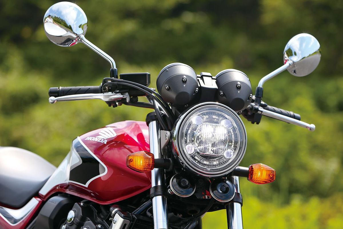 Honda CB400 Super Four: ¡Moto del año en Japón!