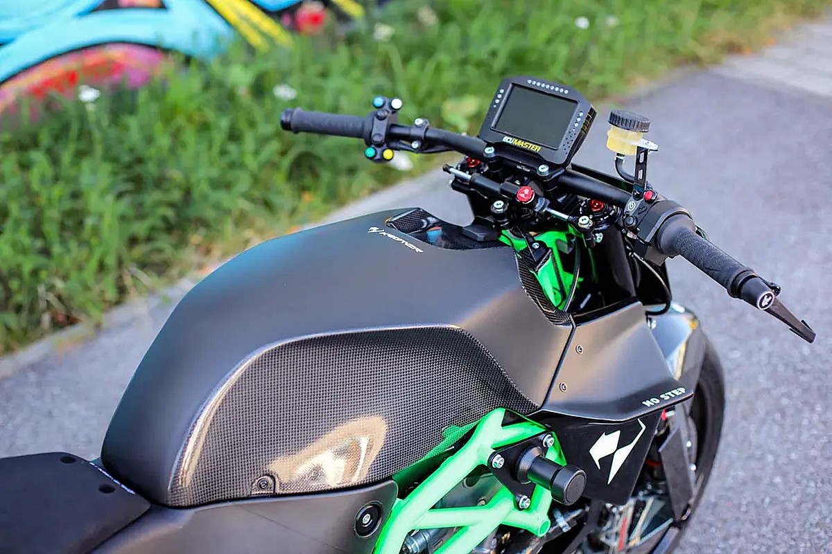 Krämer GP2-890 XX 2025: la hypernaked para circuito