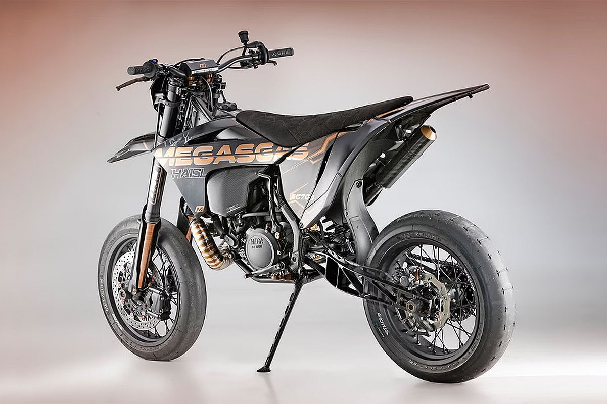 MEGAGASGAS EC 700: motor 2T de 699 cc con 84 CV y 120 kg