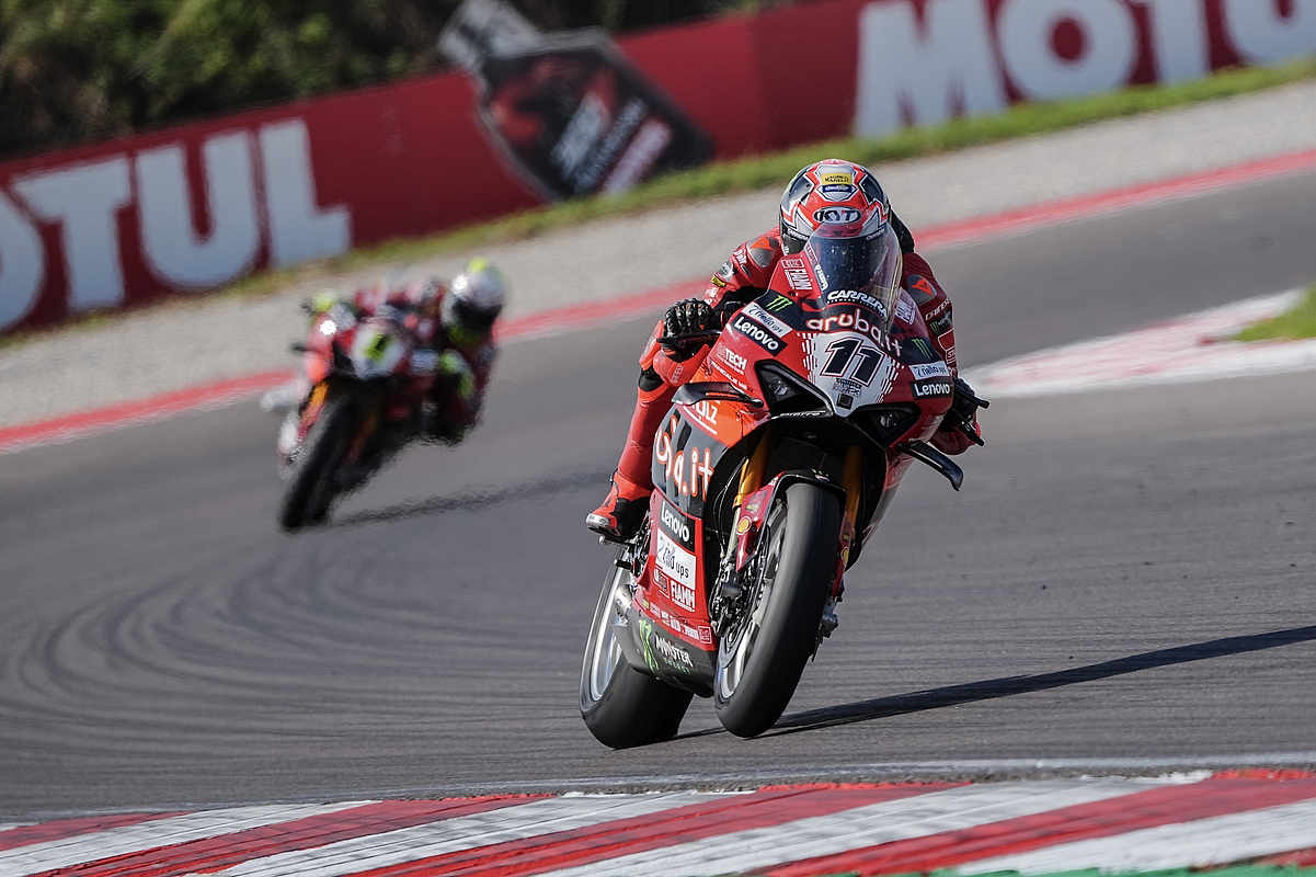 Mundial SBK Cremona: ¡Triplete de Danilo Petrucci!