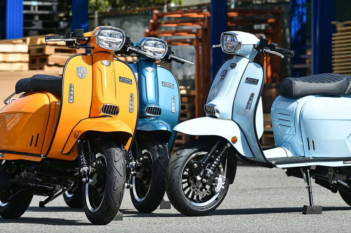 Scooter Royal Alloy: sabor italiano y humor británico