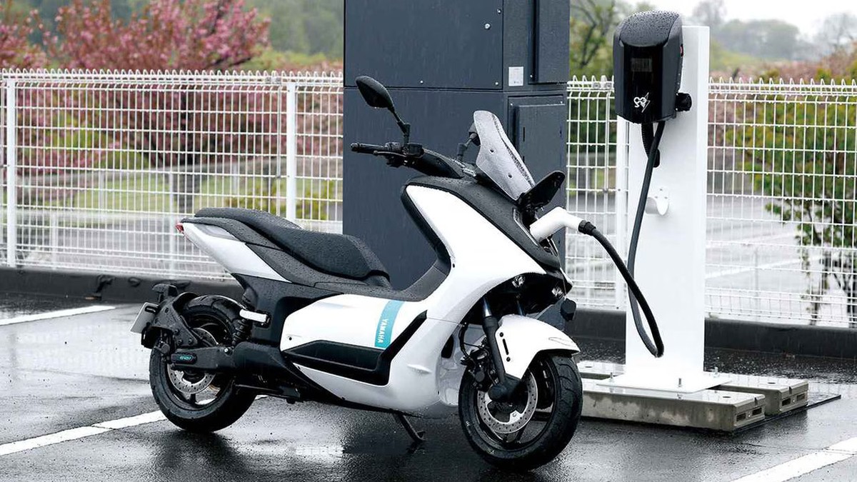 Scooter Yamaha E01 eléctrico: a la venta en 2024