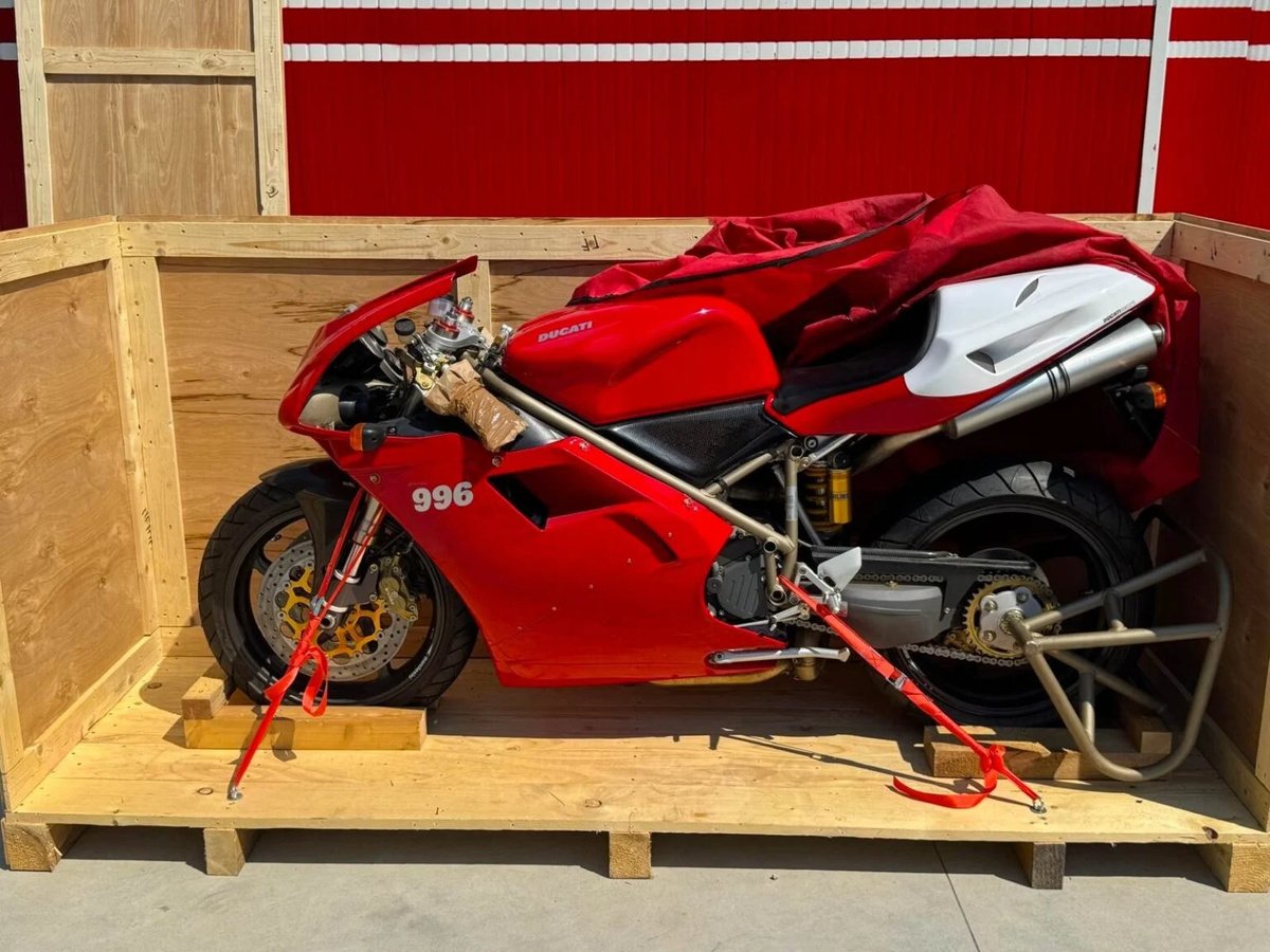 Moto de ensueño: Ducati 996 SPS ¡en la caja!