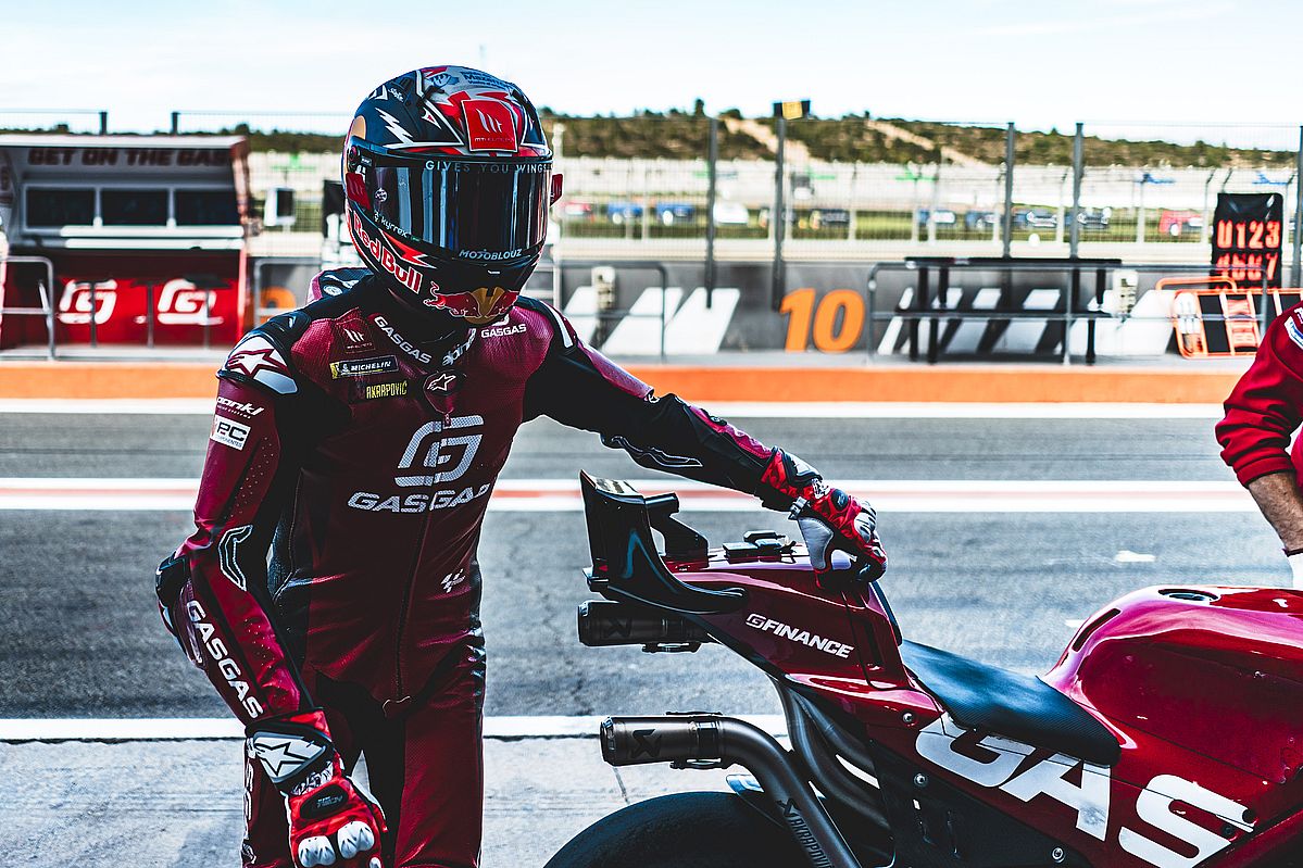MT Helmets y Pedro Acosta llegan a MotoGP