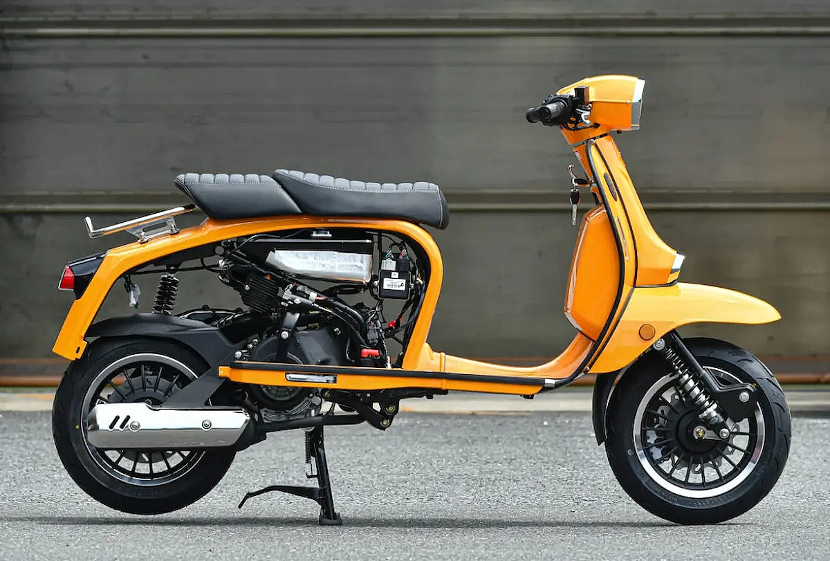 Scooter Royal Alloy: sabor italiano y humor británico