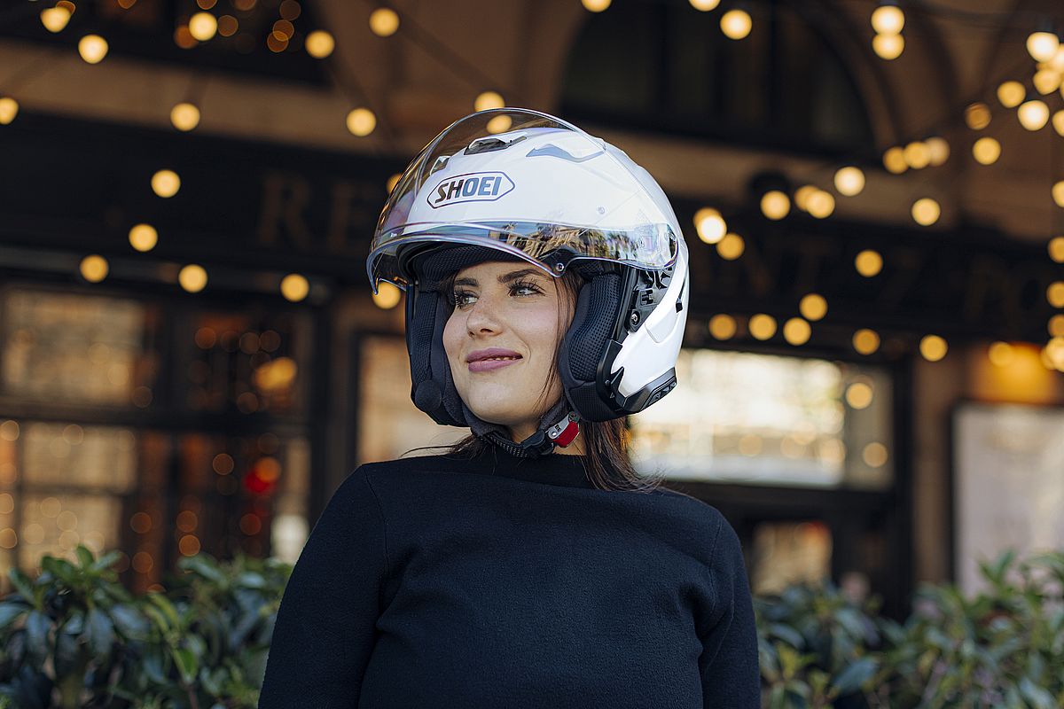 Casco Shoei J-Cruise 3: jet con intercomunicador integrado