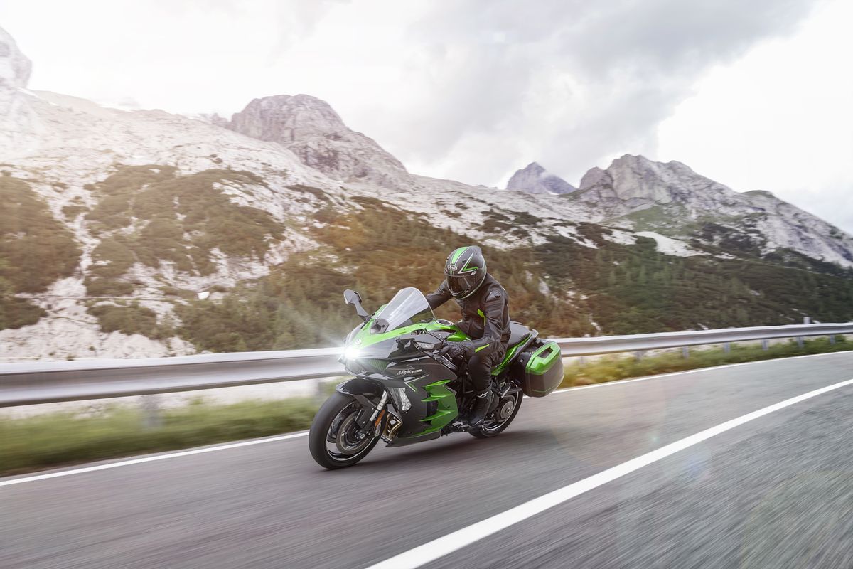 Kawasaki: nueva Ninja H2 SX y modelos eléctricos e híbridos