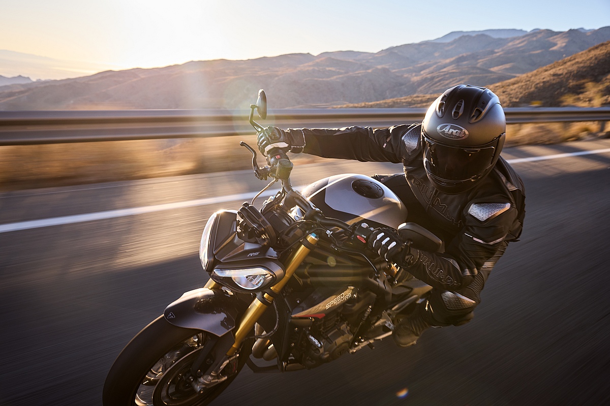 Triumph Speed Triple 1200 RS 2025 con suspensiones semiactivas