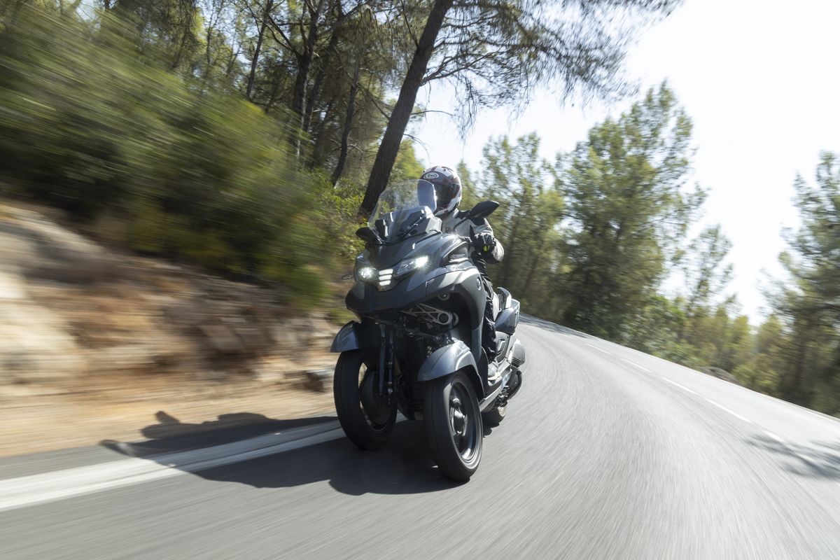 Probamos el Yamaha Tricity 300 2026... ¡con airbag!