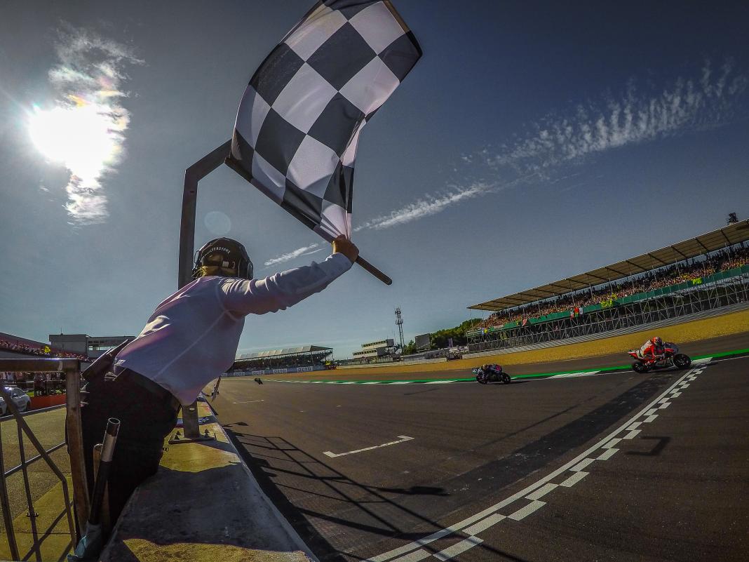 Dovizioso gana el GP de Gran Bretaña