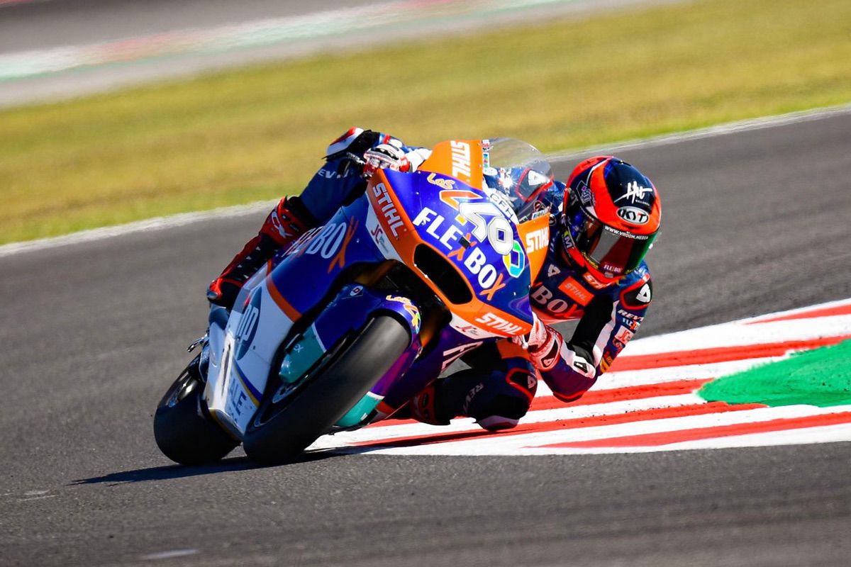 Augusto Fernández logró la victoria del Gran Premio de San Marino en la categoría Moto2