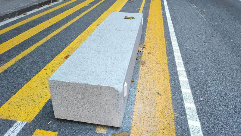 Trampas en Barcelona para ciclistas y motoristas
