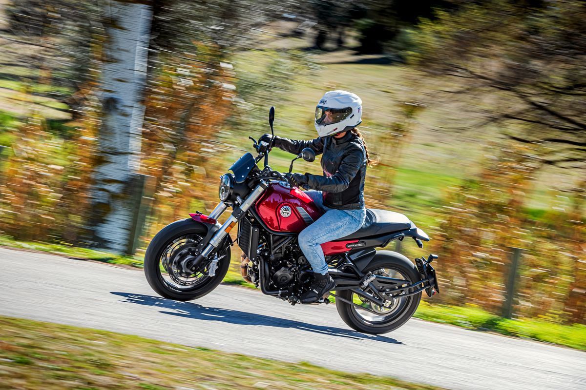 Prueba Benelli Leoncino 500: la moto que se adapta a ti