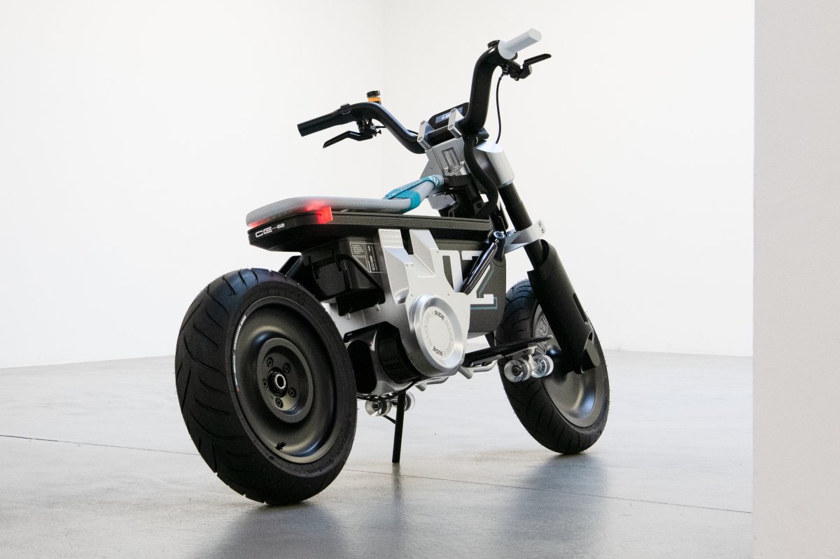 Nueva BMW eléctrica "sin carnet": Concept CE 02