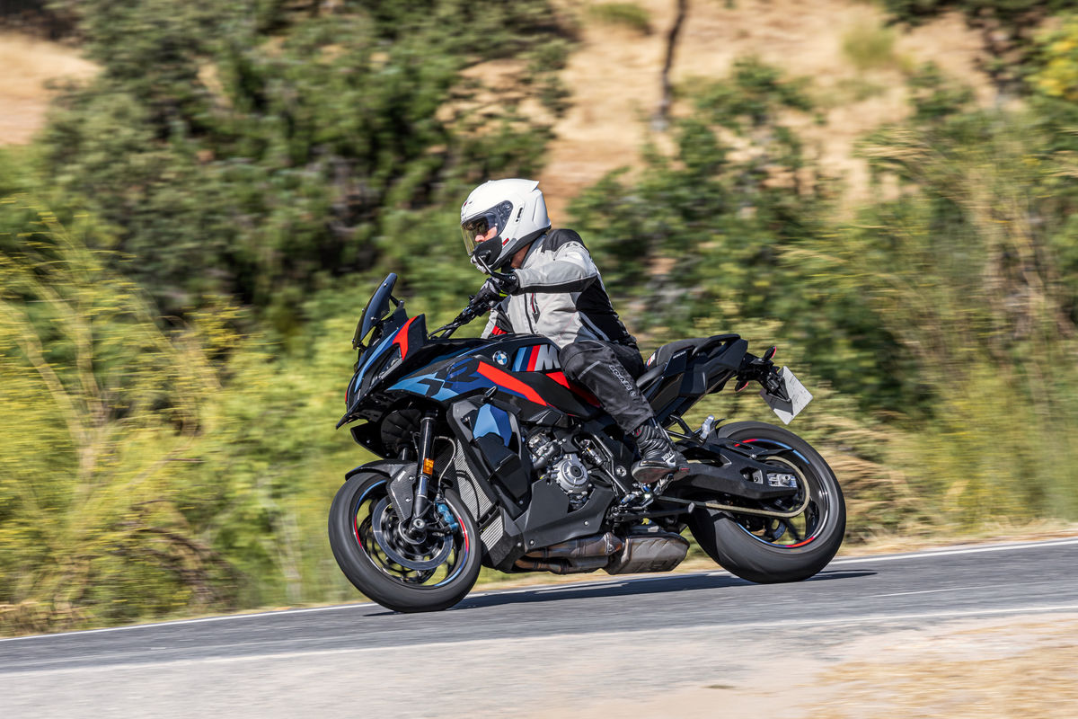 El arma absoluta para carretera: probamos la BMW M 1000 XR 2026 de 30.000 euros