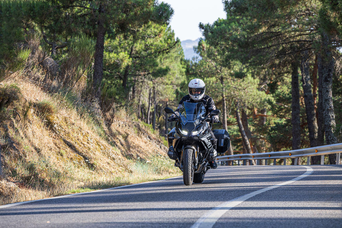 Prueba BMW R 1300 RS 2026: buena viajera y mejor deportiva
