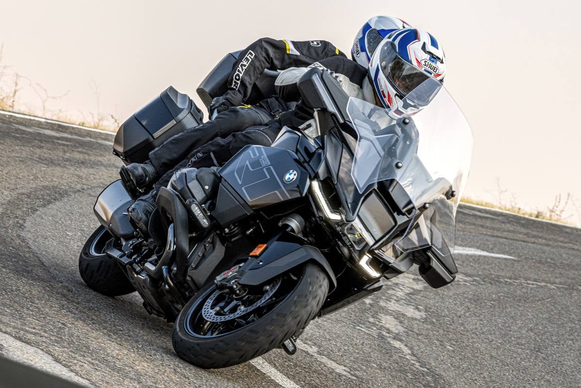 Prueba BMW R 1300 RT: la mejor viajera es aÃºn mejor... Â¡y mÃ¡s divertida!