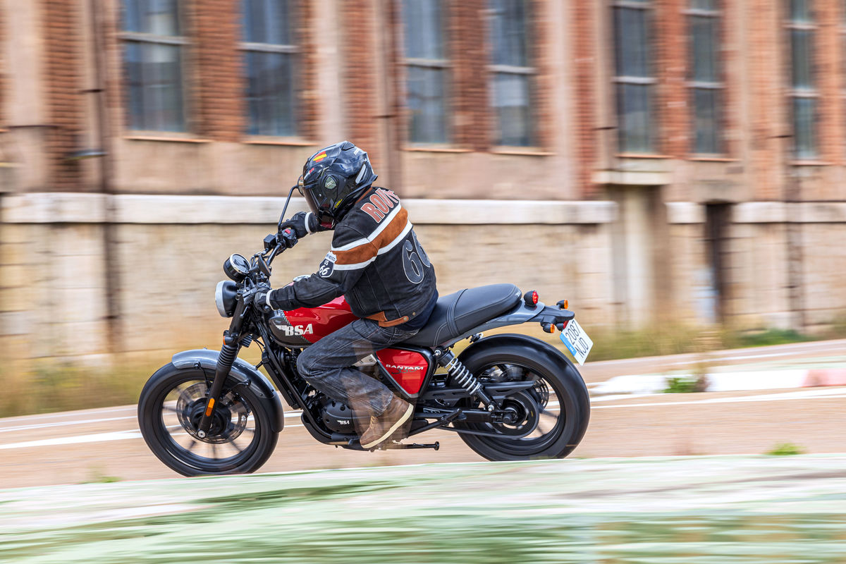 BSA Bantam 350: naked, retro, carnet A2, barata y… ¡legendaria!