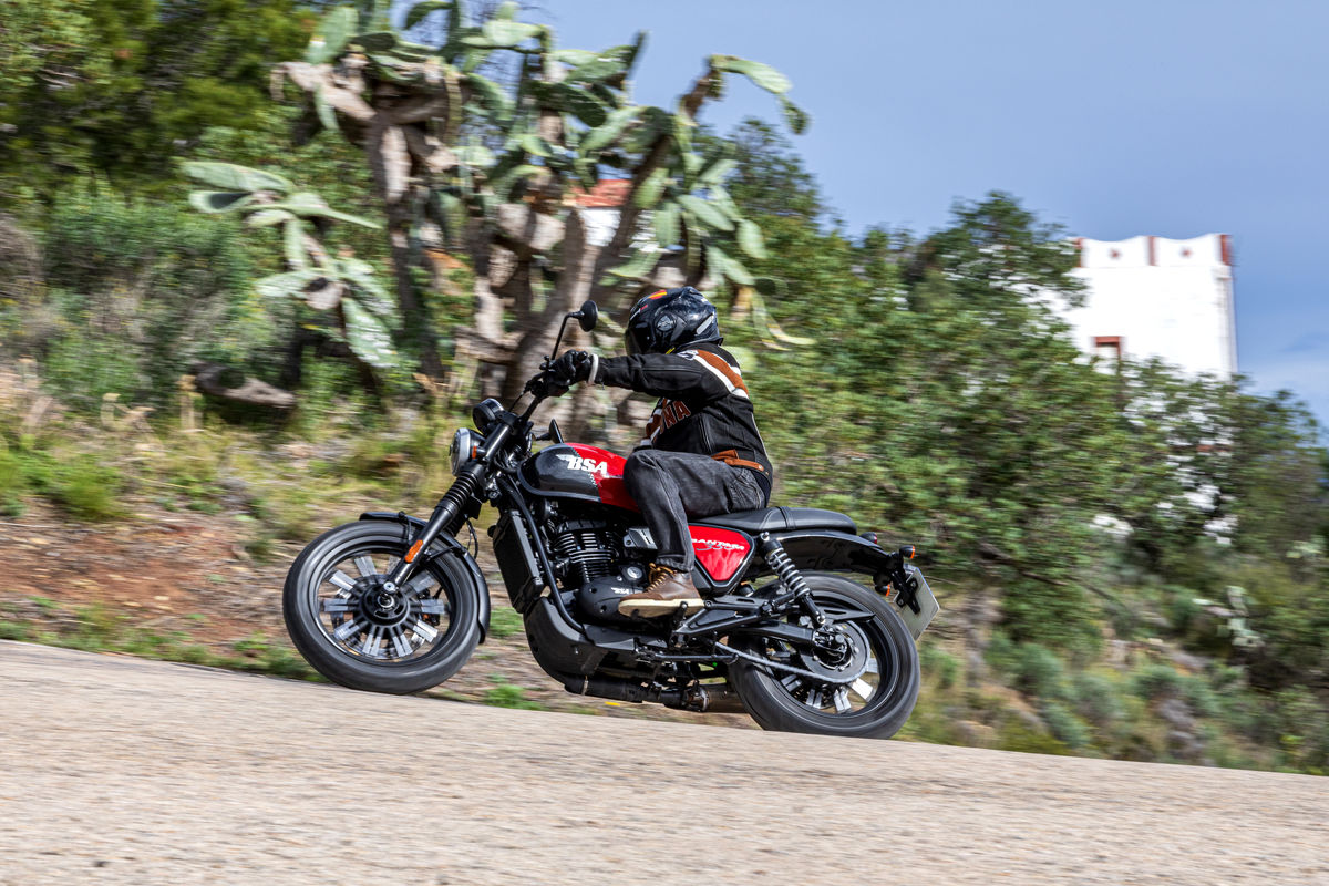 BSA Bantam 350: naked, retro, carnet A2, barata y… ¡legendaria!