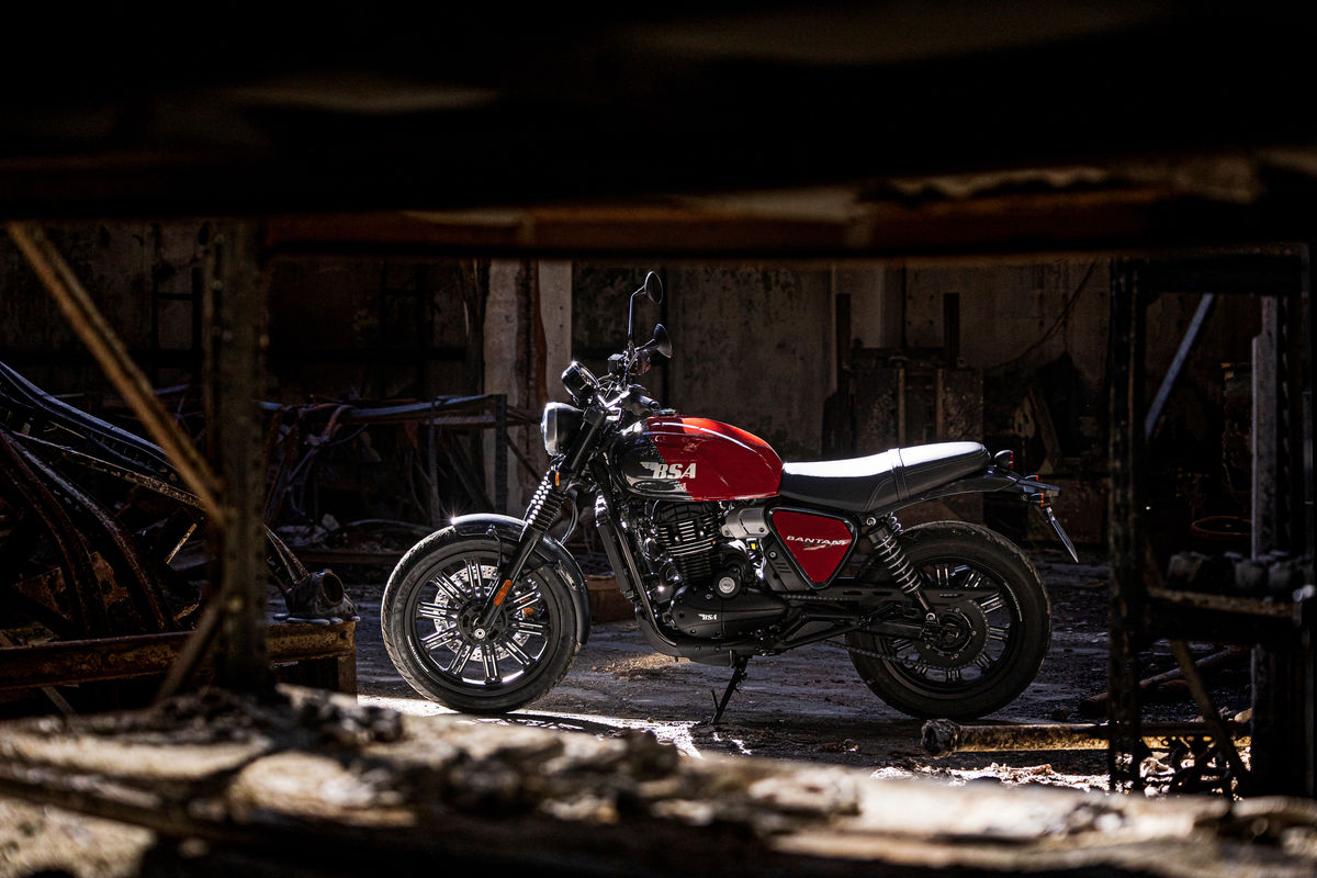 BSA Bantam 350: naked, retro, carnet A2, barata y… ¡legendaria!