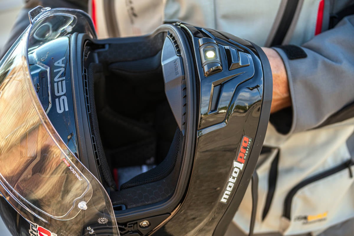 Prueba casco Sena Phantom: con un buen Bluetooth y ¡luces! Prueba casco Sena Phantom: con un buen Bluetooth y ¡luces!