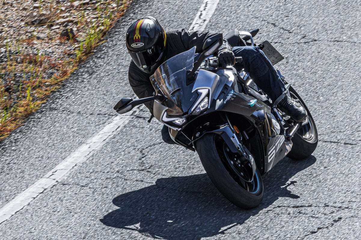 Prueba CF Moto 675 SR-R: la deportiva domÃ©stica de 7995 euros