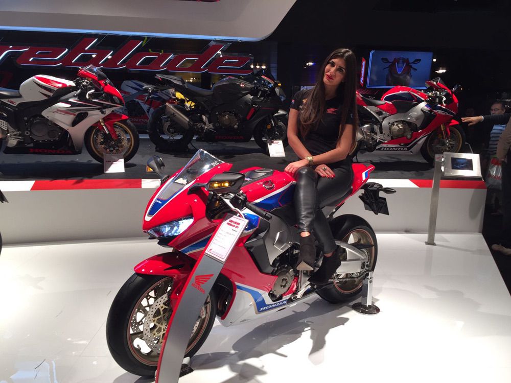 Chicas EICMA 2016