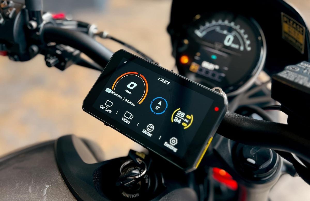 La tecnología también protege al motorista cuando está fuera de la carretera La tecnología también protege al motorista cuando está fuera de la carretera