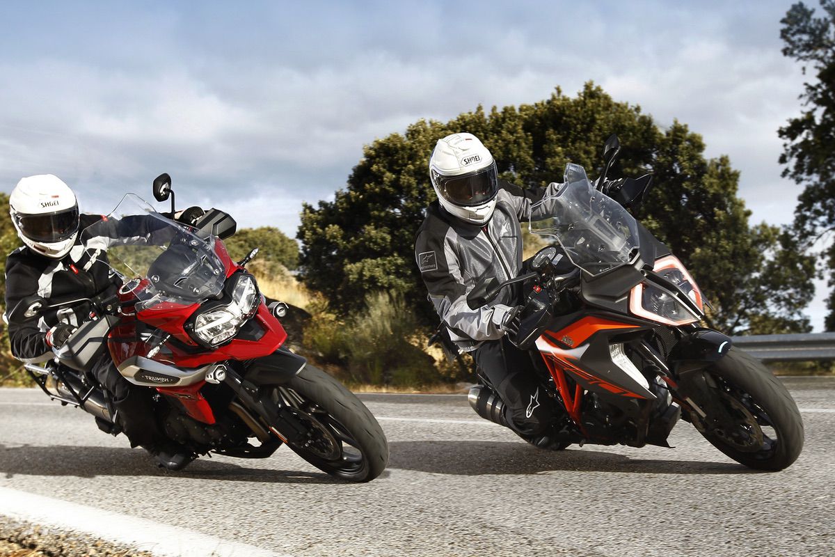 comparativa ktm triumph