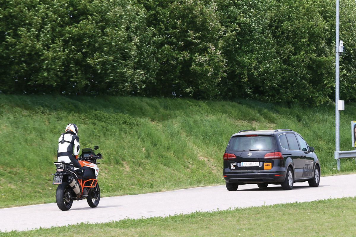 Control adaptativo de velocidad para motos KTM