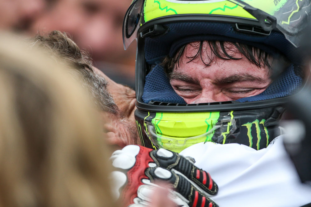 Cal Crutchlow emocionado tras su victoria en MotoGP Cal Crutchlow emocionado tras su victoria en MotoGP