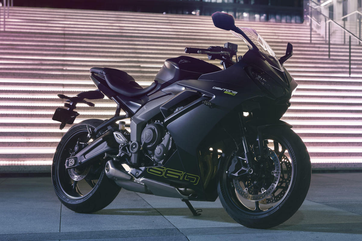 Nueva Triumph Daytona 660 2024: 95 CV, 201 kg y 9995 euros