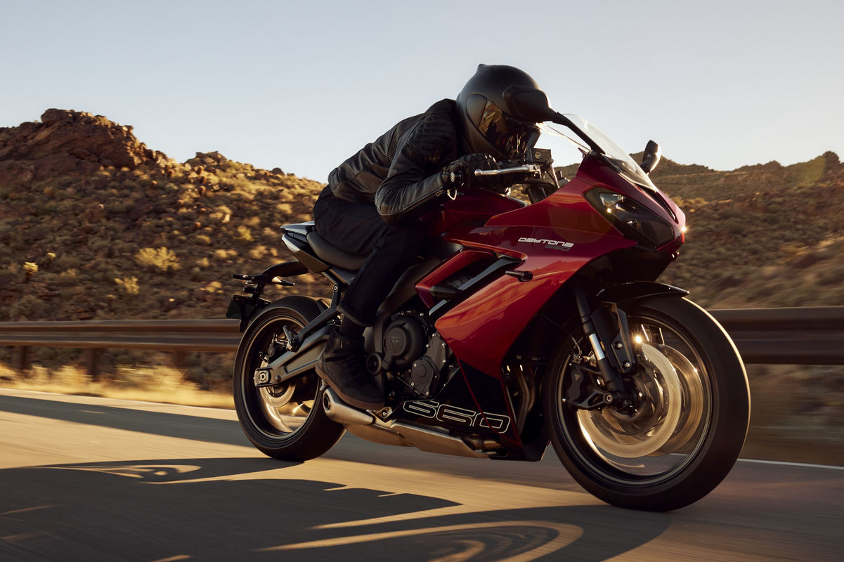 Nueva Triumph Daytona 660 2024: 95 CV, 201 kg y 9995 euros