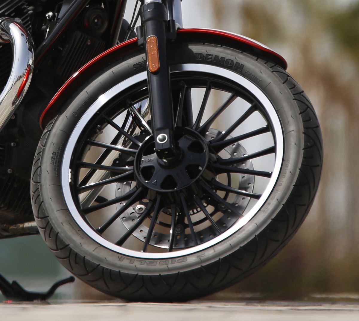Detalle rueda V9 Roamer Detalle rueda V9 Roamer
