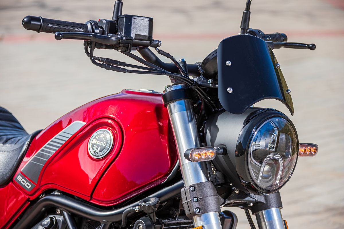 Prueba Benelli Leoncino 500: la moto que se adapta a ti
