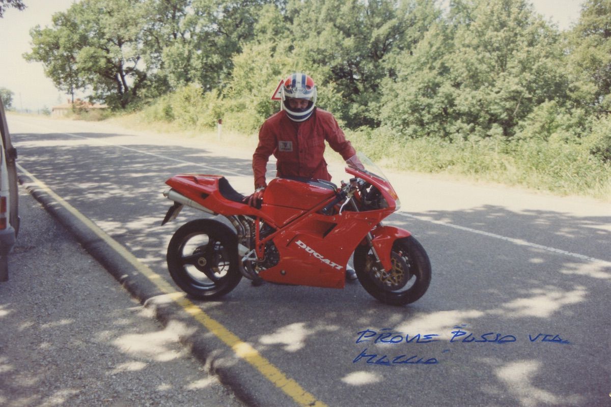 Massimo Tamburini con su Ducati 916