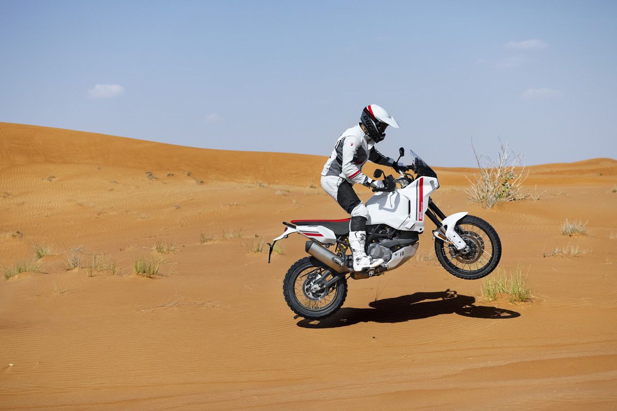 Nueva Ducati DesertX: su trail más campera con 110 CV y 202 kg